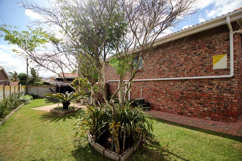 3 Bedroom Property for Sale in Fraaiuitsig Western Cape